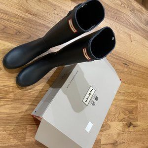 Women's Refined Slim Fit Tall Rain Boots in Navy